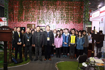 天工展位迎來一位“巨星”